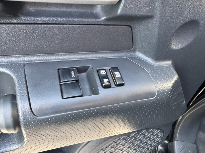 Toyota FJ Cruiser Vehicle Image 13
