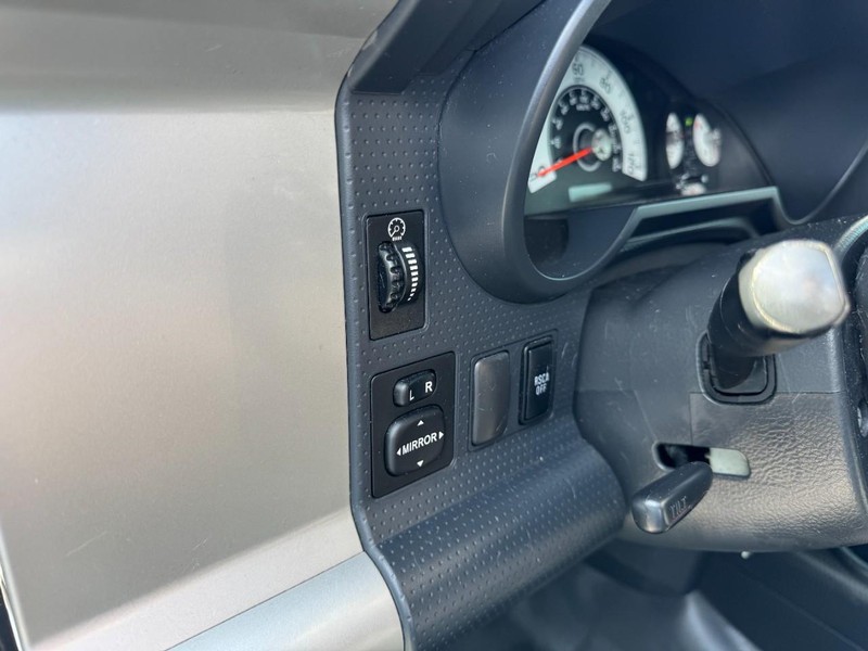 Toyota FJ Cruiser Vehicle Image 14