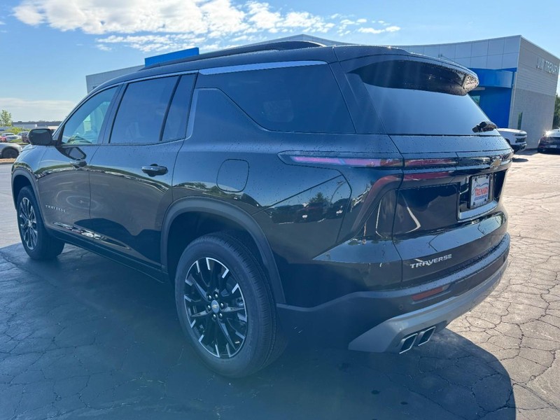 Chevrolet Traverse Vehicle Image 05
