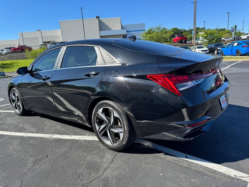 Hyundai Elantra Vehicle Image 05