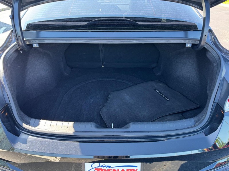 Hyundai Elantra Vehicle Image 06