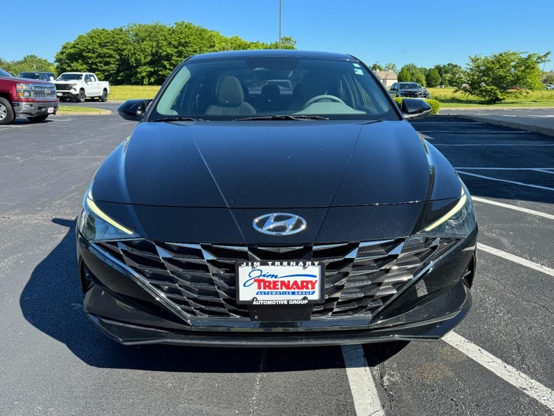 Hyundai Elantra Vehicle Image 09