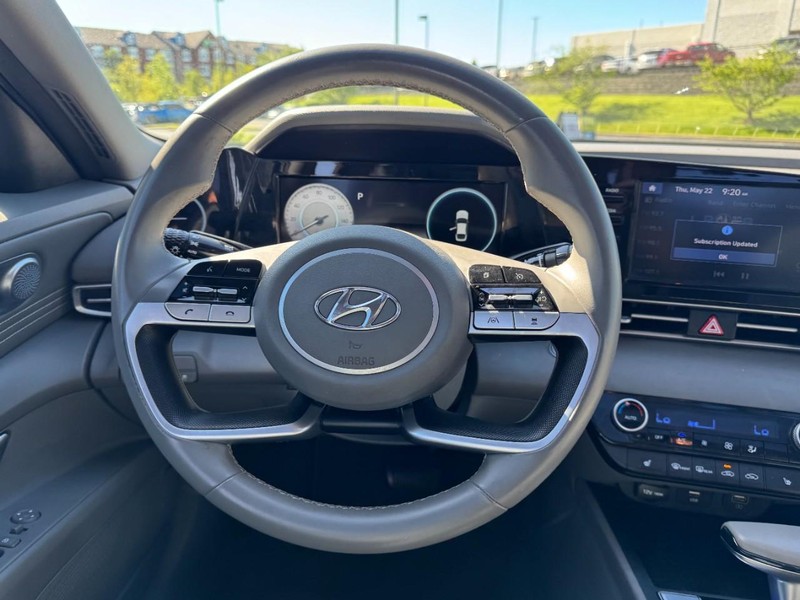 Hyundai Elantra Vehicle Image 13