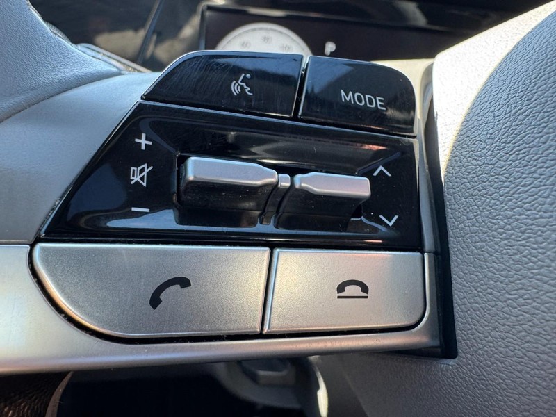 Hyundai Elantra Vehicle Image 17