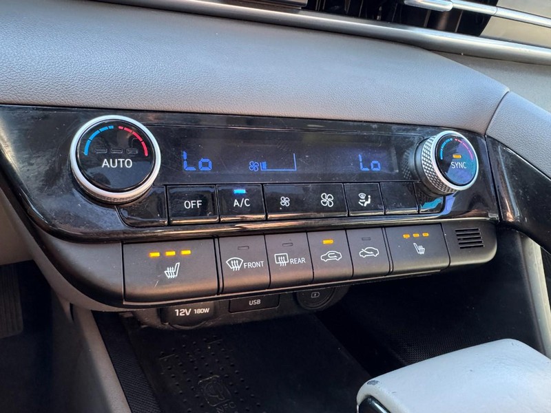 Hyundai Elantra Vehicle Image 19