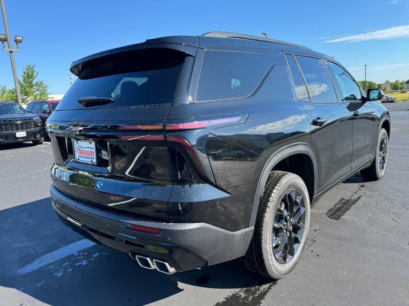 Chevrolet Traverse Vehicle Image 03