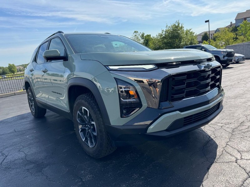 Chevrolet Equinox Vehicle Image 02
