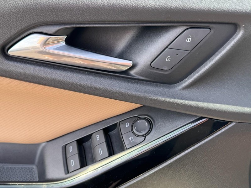 Chevrolet Equinox Vehicle Image 10