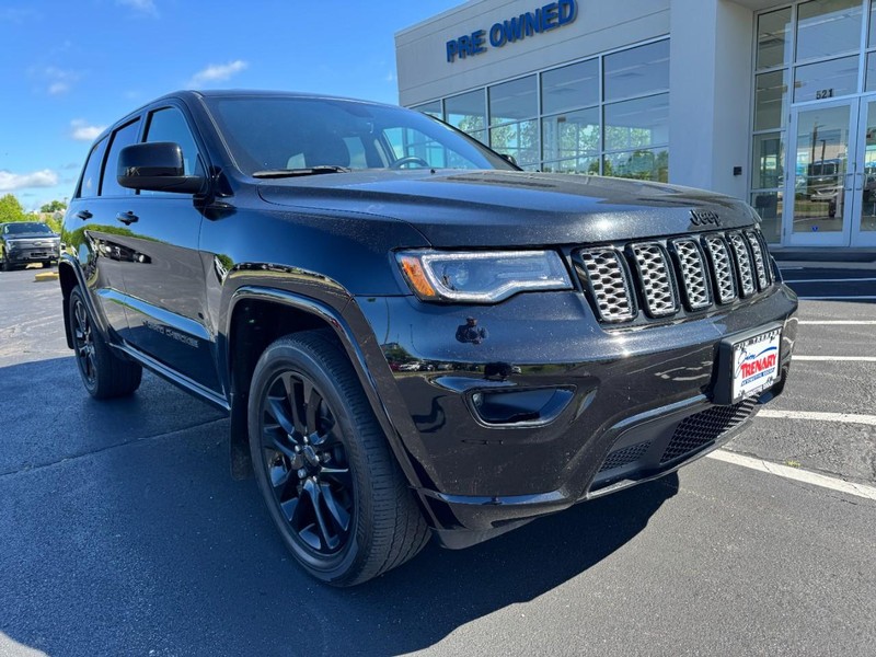 Jeep Grand Cherokee WK Vehicle Image 02