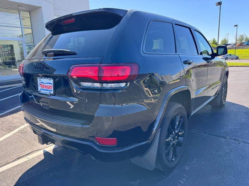 Jeep Grand Cherokee WK Vehicle Image 03