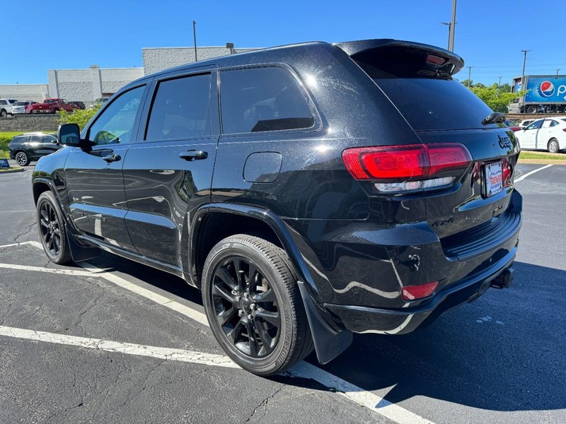 Jeep Grand Cherokee WK Vehicle Image 05