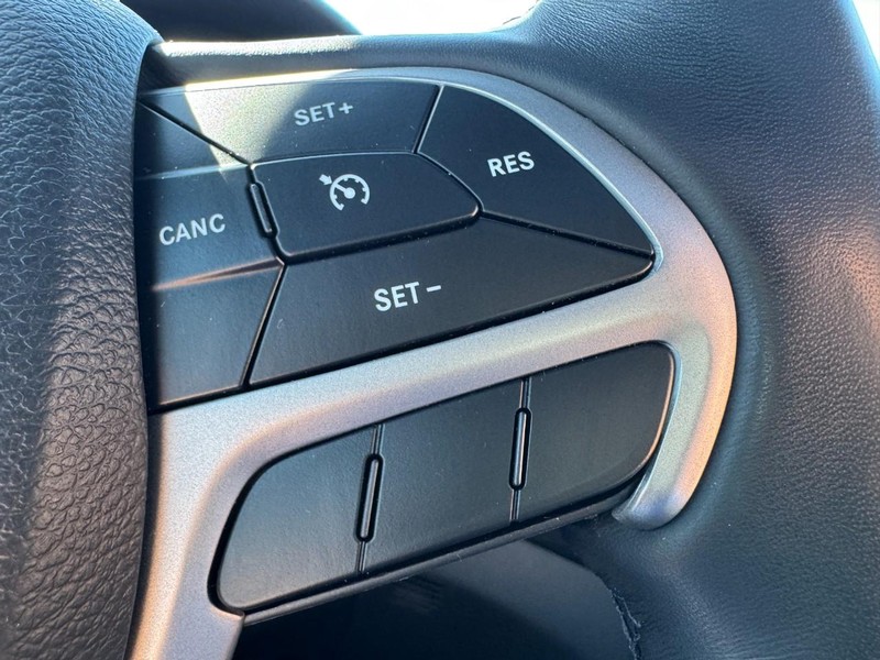 Jeep Grand Cherokee WK Vehicle Image 18