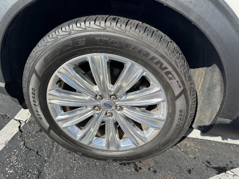 Ford Explorer Vehicle Image 07