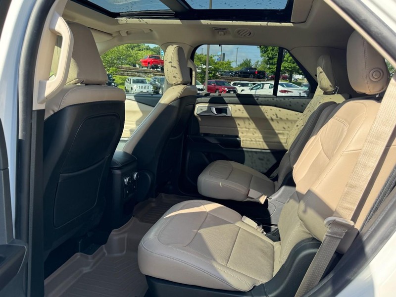 Ford Explorer Vehicle Image 11
