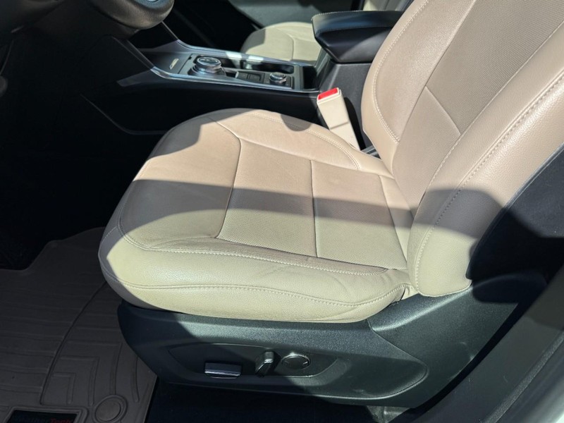 Ford Explorer Vehicle Image 16