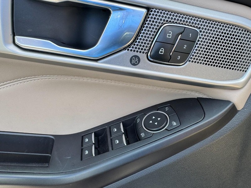 Ford Explorer Vehicle Image 17