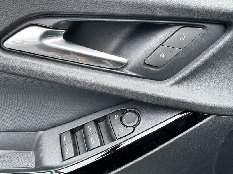 Chevrolet Equinox Vehicle Image 10