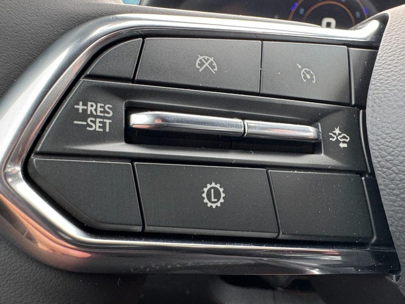 Chevrolet Equinox Vehicle Image 11