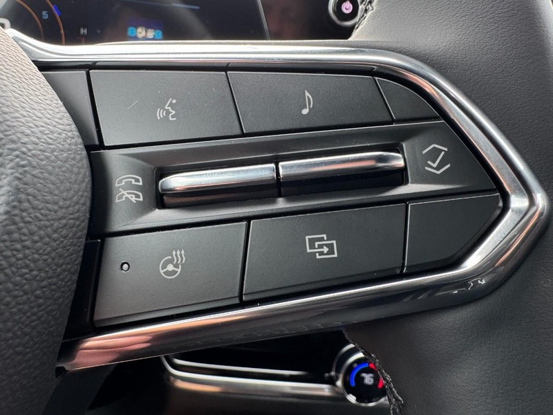 Chevrolet Equinox Vehicle Image 12