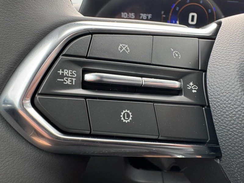 Chevrolet Equinox Vehicle Image 11
