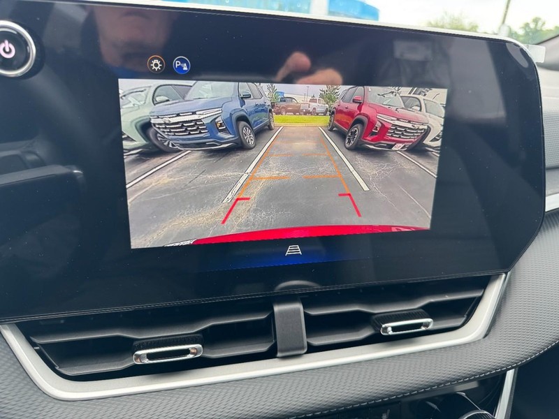 Chevrolet Equinox Vehicle Image 16
