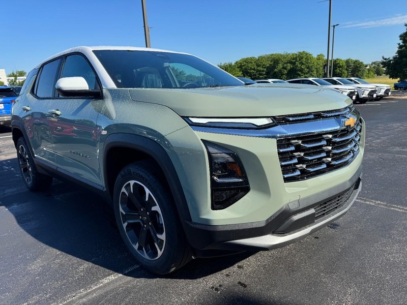 Chevrolet Equinox Vehicle Image 02