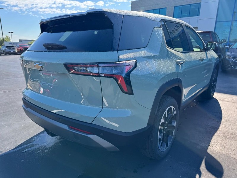 Chevrolet Equinox Vehicle Image 03