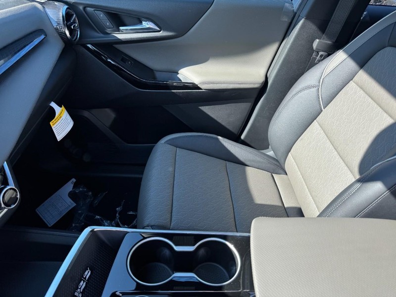 Chevrolet Equinox Vehicle Image 08