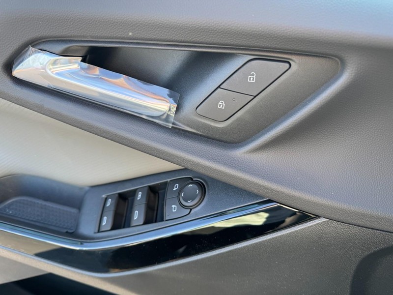 Chevrolet Equinox Vehicle Image 10