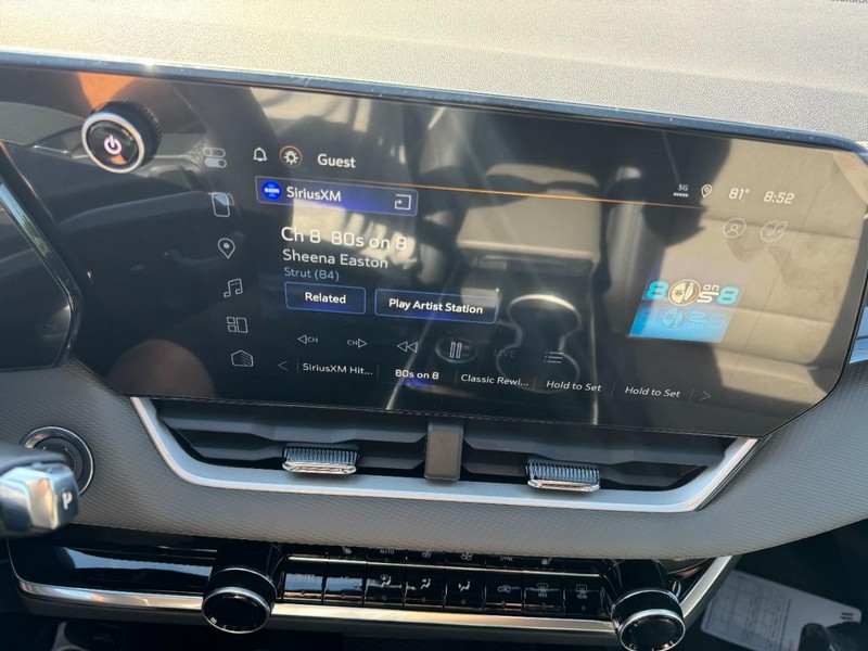 Chevrolet Equinox Vehicle Image 14