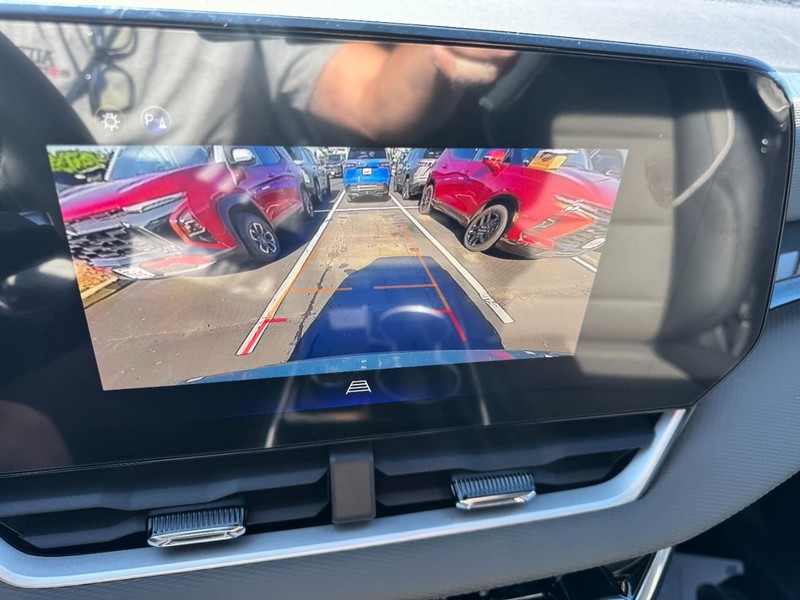 Chevrolet Equinox Vehicle Image 16