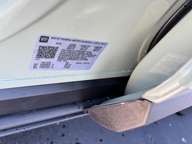 Chevrolet Equinox Vehicle Image 18