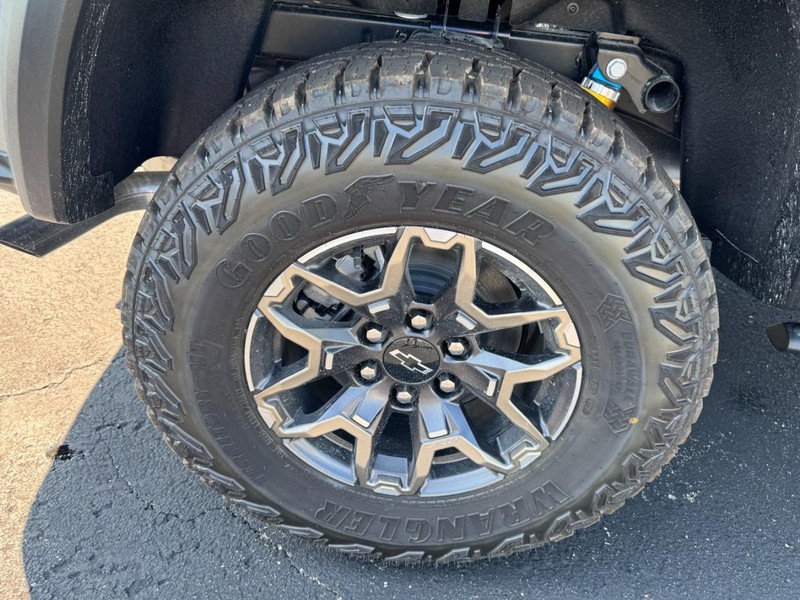 Chevrolet Colorado Vehicle Image 05