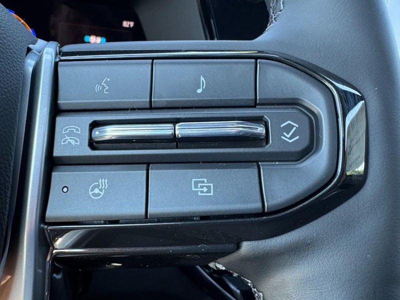 Chevrolet Colorado Vehicle Image 11
