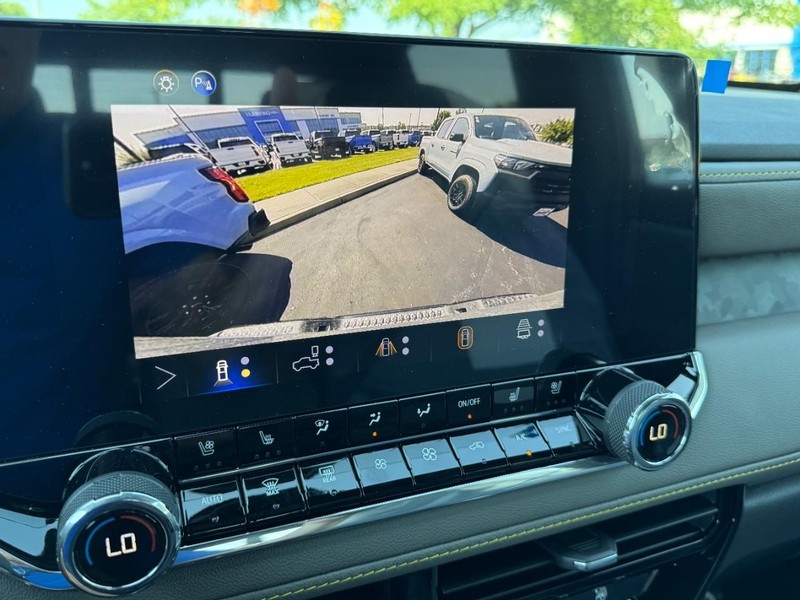Chevrolet Colorado Vehicle Image 14