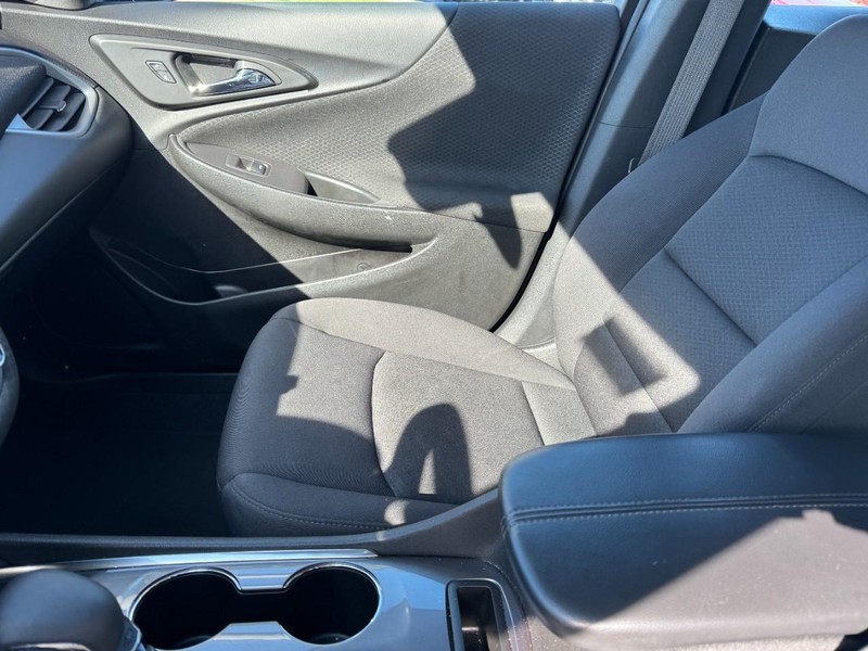 Chevrolet Malibu Vehicle Image 13