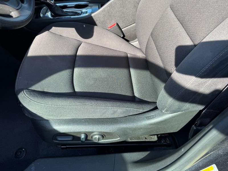 Chevrolet Malibu Vehicle Image 14