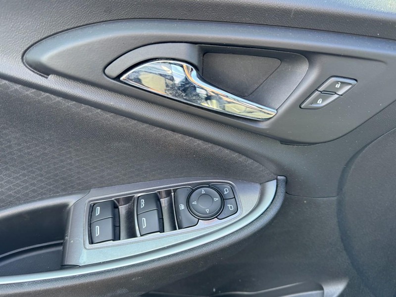 Chevrolet Malibu Vehicle Image 15