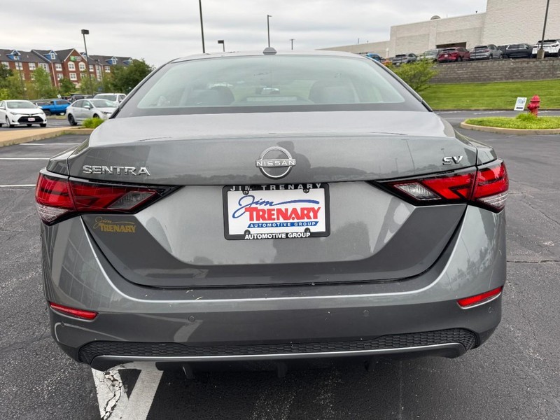 Nissan Sentra Vehicle Image 04