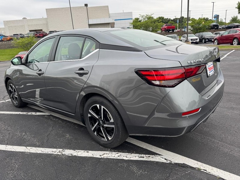 Nissan Sentra Vehicle Image 05