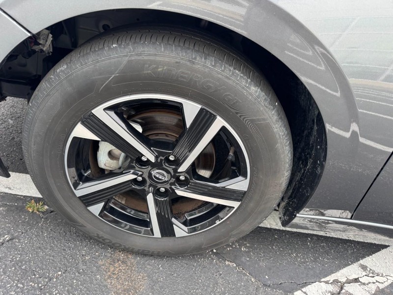 Nissan Sentra Vehicle Image 07