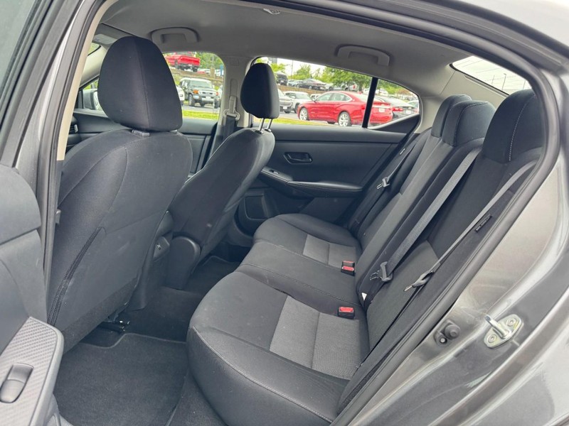 Nissan Sentra Vehicle Image 10