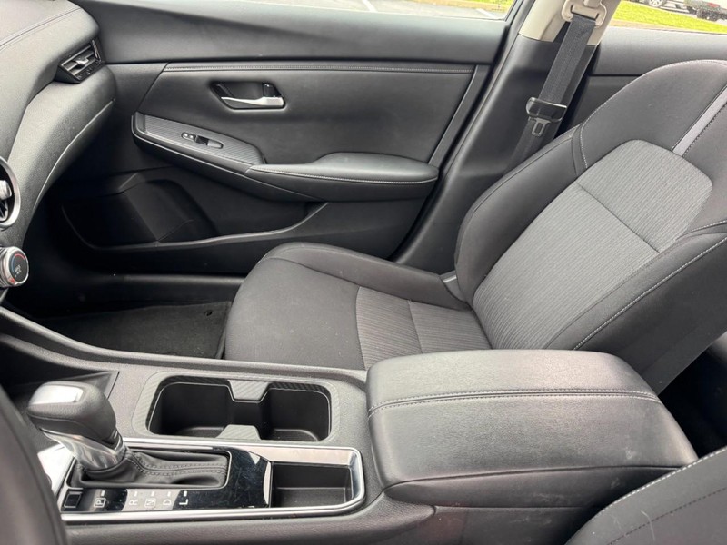 Nissan Sentra Vehicle Image 13