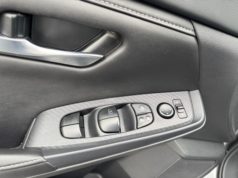 Nissan Sentra Vehicle Image 15