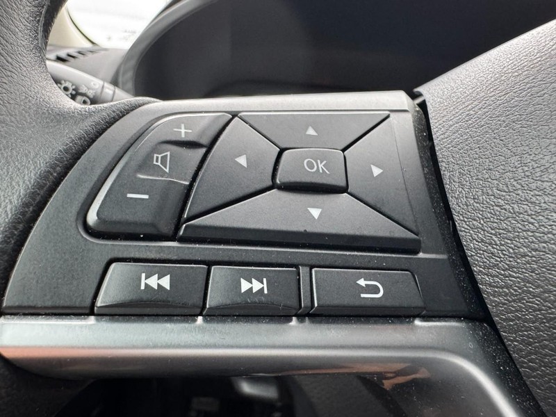Nissan Sentra Vehicle Image 16