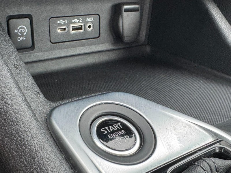 Nissan Sentra Vehicle Image 21