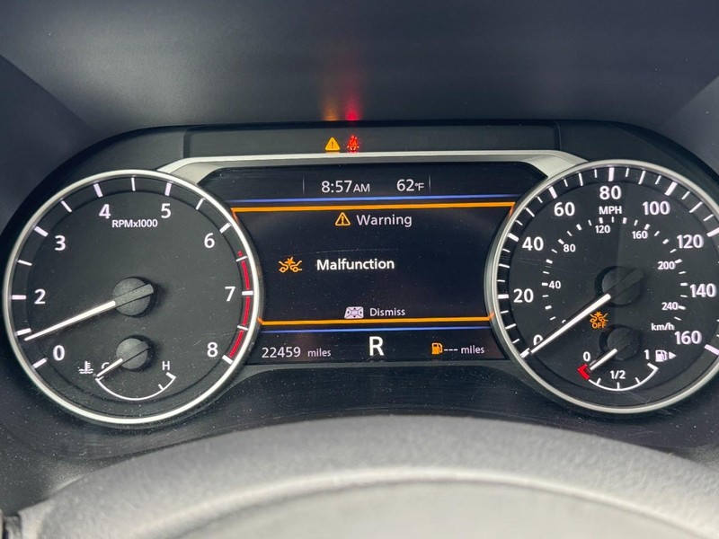 Nissan Sentra Vehicle Image 22