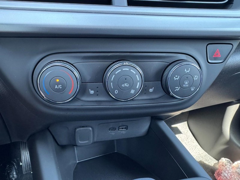 Chevrolet Trax Vehicle Image 11