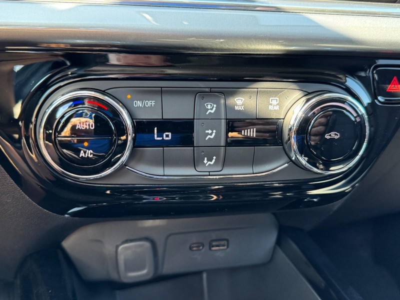Chevrolet Trax Vehicle Image 13