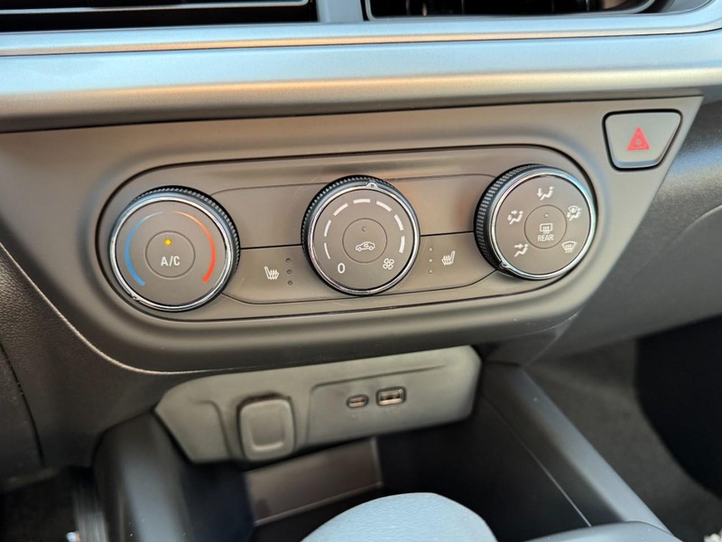 Chevrolet Trax Vehicle Image 11